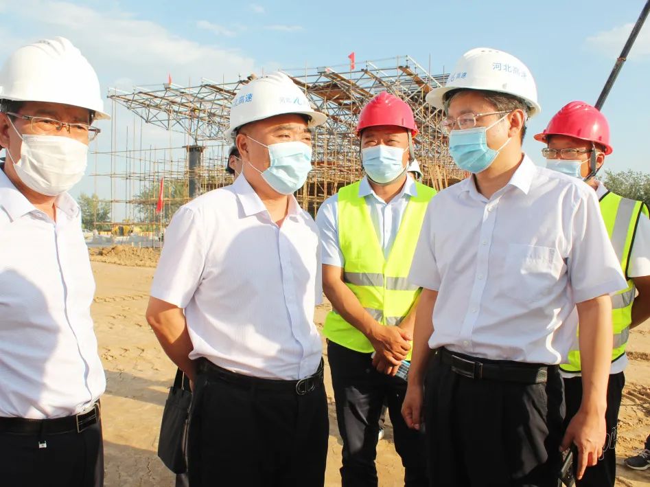 河北高速集團黨委副書記、副董事長、總經(jīng)理楊榮博深入石家莊東、石家莊南收費站改建工程項目檢查工作